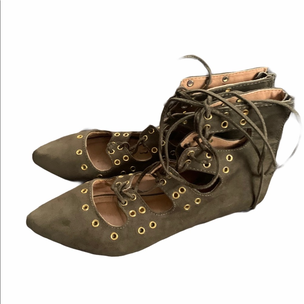 Report Lace-Up Flats.